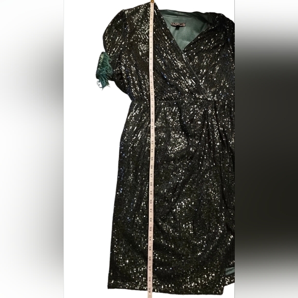 Nicole Miller Emerald Green Long Sleeve Sequin Dress. Size 14 - Picture 9 of 9